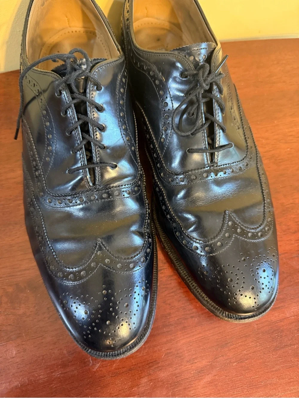 Johnston & Murphy Black Wingtip Leather Men’s Shoes 10.5